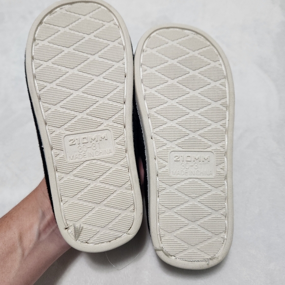 NWOT Amazon Kids Fluffy Slippers Open Toe Slippers - Picture 5 of 6